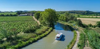 Des vacances au rythme de l'eau sur les canaux de France Des vacances au rythme de l039eau sur les canaux de France