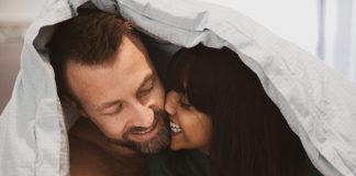 4 trucs au lit qui nous dégoûteraient ailleurs 4 trucs au lit qui nous degouteraient ailleurs