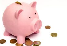 PEA, assurance-vie, PER… Quelle enveloppe choisir pour investir 10.000 euros en actions? PEA assurance vie PER... Quelle enveloppe choisir pour investir 10.000 euros en actions