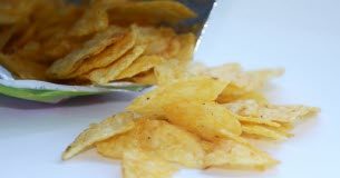 Chips, chocolat, saucisson… Ces marques qui veulent nous faire déculpabiliser Chips-chocolat-saucisson -Ces-marques-qui-veulent-nous-faire-deculpabiliser