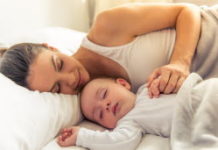 Dormir avec son bébé : une mauvaise idée qui peut lui coûter la vie Dormir-avec-son-bebe-une-mauvaise-idee-qui-peut-lui-couter-la-vie