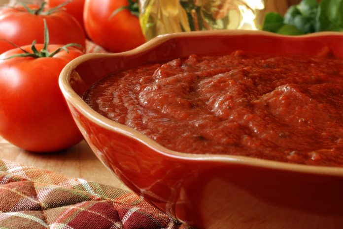 Nettoyage-tache-de-sauce-tomate-9-astuces-de-grand-mere-a-connaitre