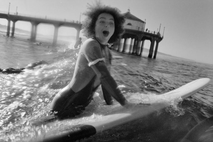 Aux-Etats-Unis-les-jeunes-surfeuses-font-des-vagues