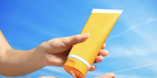 Beauté : les 9 soins indispensables à mettre dans sa valise cet été Beaute-les-9-soins-indispensables-a-mettre-dans-sa-valise-cet-ete