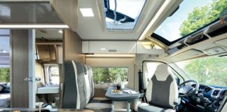 Chausson V697 : le van avec lits jumeaux, douche intégrée, WC et double plancher Chausson-V697-le-van-avec-lits-jumeaux-douche-integree-WC-et-double-plancher