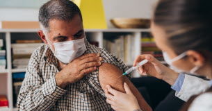 Covid-19 : pourquoi a-t-on mal au bras après la vaccination ? Covid-19-pourquoi-a-t-on-mal-au-bras-apres-la-vaccination-