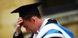 Désolé, les études universitaires ne vous rendent pas plus intelligents Desole-les-etudes-universitaires-ne-vous-rendent-pas-plus-intelligents