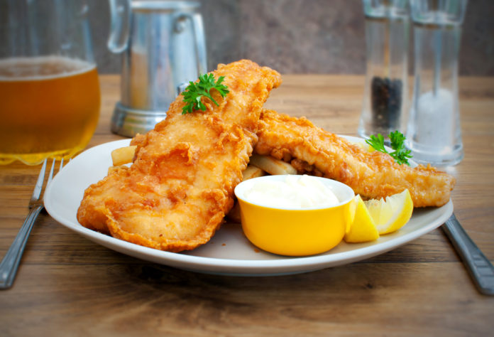Fish-and-chips-de-Cyril-Lignac-une-recette-savoureuse-et-bien-croustillante-comme-on-aime-