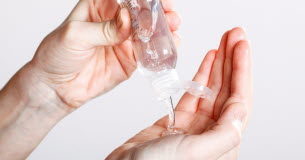 Gel hydroalcoolique en été : nos conseils pour une protection maximale Gel-hydroalcoolique-en-ete-nos-conseils-pour-une-protection-maximale