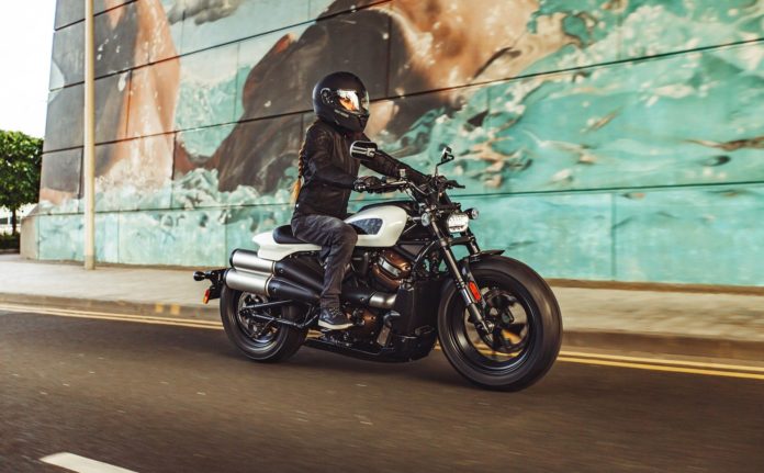 Harley-Davidson-Sportster-S-de-retour-et-tout-en-muscles