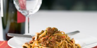 Linguine bolognaise de légumes de Cyril Lignac : la recette qui nous met du baume au coeur ! Linguine-bolognaise-de-legumes-de-Cyril-Lignac-la-recette-qui-nous-met-du-baume-au-coeur-