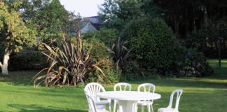 Nettoyage salon de jardin : 11 astuces pour lui redonner sa blancheur et sa brillance Nettoyage-salon-de-jardin-11-astuces-pour-lui-redonner-sa-blancheur-et-sa-brillance