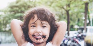 Nettoyage tache de chocolat : 9 astuces de grand-mère pour l’enlever efficacement Nettoyage-tache-de-chocolat-9-astuces-de-grand-mere-pour-lenlever-efficacement