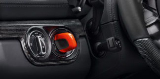 Porsche : pourquoi la clé est-elle à gauche du volant ? Porsche-pourquoi-la-cle-est-elle-a-gauche-du-volant-