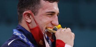 Pourquoi les champions olympiques mordent-ils leurs médailles et qu'en font-ils après leur victoire? Pourquoi-les-champions-olympiques-mordent-ils-leurs-medailles-et-qu039en-font-ils-apres-leur-victoire