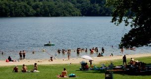 Un air de vacances sur le site du barrage de Villerest Un-air-de-vacances-sur-le-site-du-barrage-de-Villerest