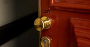 Vacances : voilà comment décourager les cambrioleurs d'entrer chez vous Vacances-voila-comment-decourager-les-cambrioleurs-d039entrer-chez-vous