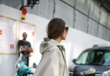 Veste de pluie : 15 belles inspirations pour la porter l’été selon Pinterest Veste-de-pluie-15-belles-inspirations-pour-la-porter-lete-selon-Pinterest