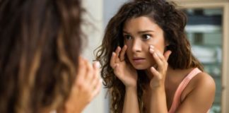 Anti-cernes permanent : pour lutter contre les cernes, ces femmes se font tatouer Anti-cernes-permanent-pour-lutter-contre-les-cernes-ces-femmes-se-font-tatouer-leur-anti-cernes