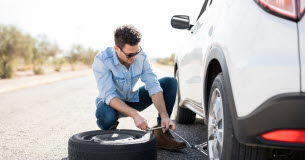 Cinq conseils pour changer sa roue sur la route des vacances Cinq-conseils-pour-changer-sa-roue-sur-la-route-des-vacances