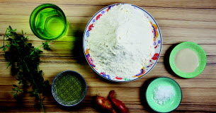 Focaccia aux herbes et aux échalotes Focaccia-aux-herbes-et-aux-echalotes