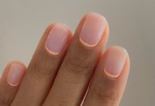 Découvrez la nouvelle tendance : la French manucure inversée French-manucure-inversee-la-nouvelle-tendance-nail-que-lon-va-adopter-
