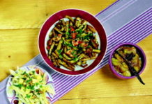 Menu express : Salade d’endives au comté et noix, Wok de crevettes sauce soja et Compote de bananes aux épices Menu-express-Salade-dendives-au-comte-et-noix-Wok-de-crevettes-sauce-soja-et-Compote-de-bananes-aux-epices