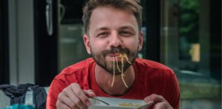 Oui, manger bruyamment donne un meilleur goût à la nourriture Oui-manger-bruyamment-donne-un-meilleur-gout-a-la-nourriture