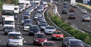 Peut-on dormir en voiture, camping-car ou caravane sur une aire d’autoroute? Peut-on-dormir-en-voiture-camping-car-ou-caravane-sur-une-aire-dautoroute