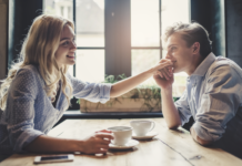 Top 9 des signes qui prouvent que vous lui plaisez (bonne nouvelle !) Top-9-des-signes-qui-prouvent-que-vous-lui-plaisez-bonne-nouvelle-