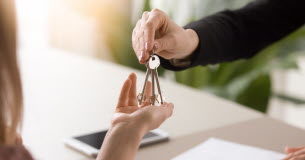 Visites, marges de négociation… Trois raisons d'acheter un bien immobilier en août Visites-marges-de-negociation -Trois-raisons-d039acheter-un-bien-immobilier-en-aout