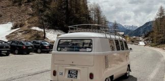 Road trips, top 10 des plus recherchés au monde Voici-les-10-road-trips-les-plus-recherches-au-monde-pour-partir-en-vacances-sur-les-chapeaux-de-roue-