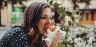 Hot dog : pourquoi il faut l’abandonner Voici-pourquoi-vous-ne-devriez-plus-jamais-manger-de-hot-dog