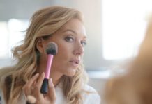 Après 40 ans, comment se maquiller ? Comment-maquiller-son-teint-apres-40-ans-nos-conseils-et-astuces-