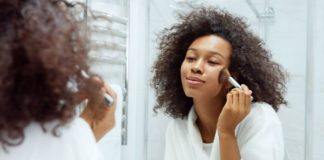 Teint parfait : découvrez le Pinpoint Powdering Pinpoint-Powdering-la-nouvelle-technique-make-up-a-adopter-pour-avoir-un-teint-parfait-et-sans-brillances