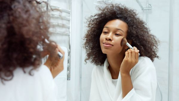 Pinpoint-Powdering-la-nouvelle-technique-make-up-a-adopter-pour-avoir-un-teint-parfait-et-sans-brillances