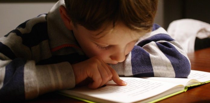 Comment-apprendre-a-un-enfant-dyslexique-a-mieux-lire