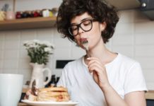 Les signes qui indiquent que vous êtes un mangeur compulsif Etes-vous-un-mangeur-compulsif-Voici-les-signes-qui-doivent-vous-alerter