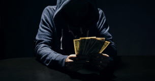 Les arnaques immobilières les plus courantes : prix de vente élevés, visites facturées… Immobilier -Prix-de-vente-eleves-visites-facturees -Les-arnaques-les-plus-courantes