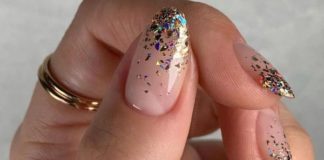 9 manucures pailletées repérées sur Pinterest Ongles-pailletes-9-manucures-scintillantes-reperees-sur-Pinterest-pour-illuminer-votre-fin-d039annee