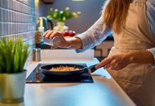 Les aliments pauvres en glucides à inclure dans les repas du soir pour perdre du poids Perdre-du-poids-voici-les-aliments-pauvres-en-glucides-a-inclure-dans-nos-repas-du-soir-pour-eviter-les-gonflements-de-ventre