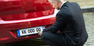 Quel recours en cas de plaque d’immatriculation ridicule ? Plaque-dimmatriculation-ridicule-quels-recours-