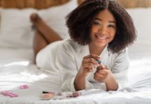 L’astuce pour faire tenir son vernis plus longtemps Voici-l039astuce-magique-pour-faire-tenir-son-vernis-plus-longtemps-grace-a-un-produit-menager-qu039on-a-tous-chez-nous