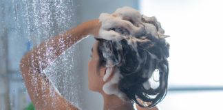 Comment bien appliquer un après-shampoing ? Apres-shampoing-voici-comment-bien-lappliquer-on-avait-tout-faux-depuis-le-debut