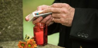 Comment le business des obsèques se réinvente Enterrements-100-bio-obseques-en-ligne-comment-le-business-de-la-mort-se-reinvente