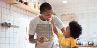 La recette du gâteau au chocolat léger du chef Lignac Gateau-au-chocolat-leger-de-Cyril-Lignac-une-recette-ultra-gourmande-et-tres-etonnante-Avec-un-ingredient-surprise-