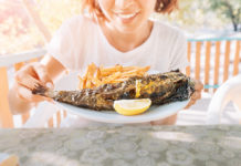 Manger du poisson permettrait de diminuer le risque de maladie vasculaire cérébrale Les-personnes-qui-mangent-plus-de-poissons-ont-moins-de-signes-de-maladie-vasculaire-dans-le-cerveau