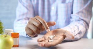 Les antibiotiques, pourquoi ils ne sont pas automatiques ? Medicaments -Pourquoi-les-antibiotiques-c039est-pas-automatique