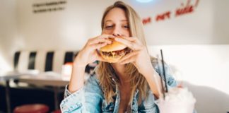 Les conseils des experts pour arrêter les envies de malbouffe et perdre du poids durablement Perdre-du-poids-les-conseils-des-experts-pour-refrener-ses-envies-de-malbouffe-et-apprendre-a-manger-plus-sainement-durablement