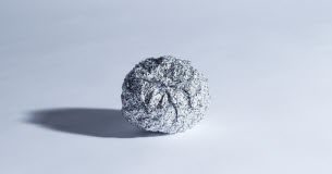 8 utilisations insoupçonnées du papier aluminium Vie-quotidienne -Lave-linge-lave-vaisselle -Les-huit-utilisations-insoupconnees-du-papier-aluminium